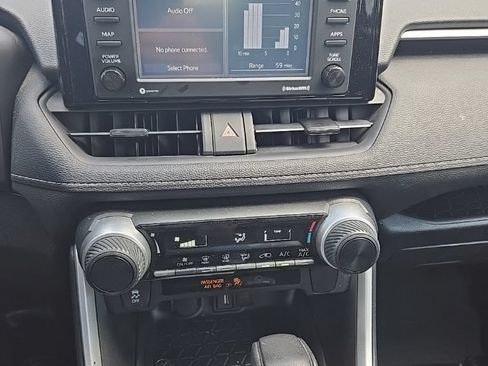 Used 2020 Toyota RAV4 LE FWD image 9