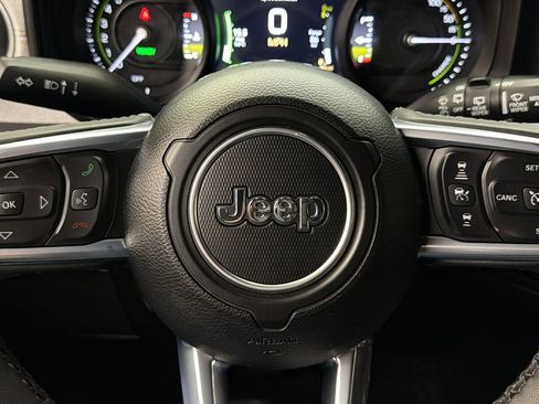 Used 2025 Jeep Wrangler Unlimited Sahara w/ Safety Group image 28