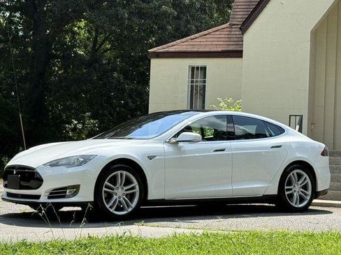 Used 2015 Tesla Model S 85 RWD image 15