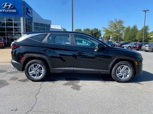 New 2026 Hyundai Tucson SE image 9