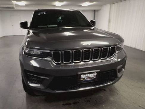 Used 2024 Jeep Grand Cherokee Laredo image 3