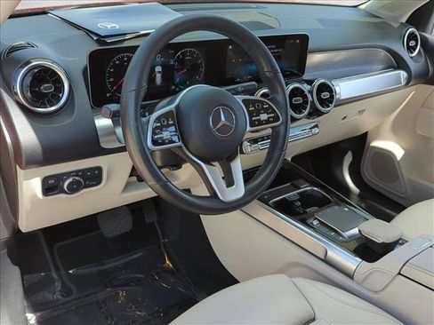 Used 2021 Mercedes-Benz GLB 250 4MATIC image 10