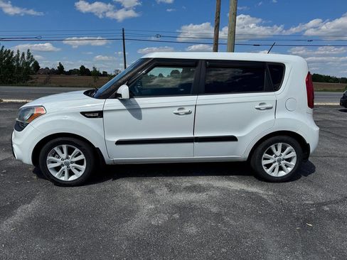 Used 2013 Kia Soul FWD image 3