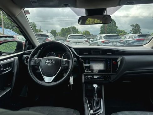 Used 2018 Toyota Corolla LE FWD image 18