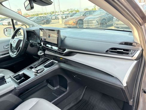 Used 2025 Toyota Sienna XLE w/ XLE Plus Package AWD/4WD image 21
