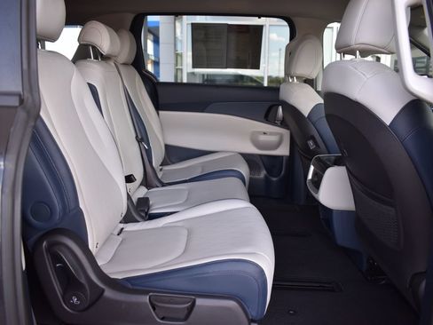 Used 2026 Kia Carnival EX FWD image 17