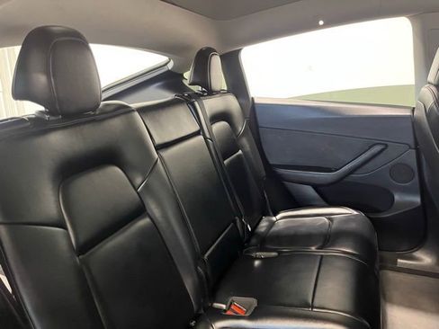 Used 2021 Tesla Model Y Long Range image 13