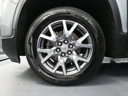 Used 2023 GMC Acadia SLT image 16