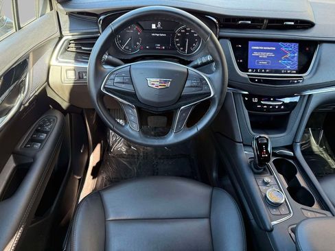 Used 2025 Cadillac XT5 Premium Luxury image 4