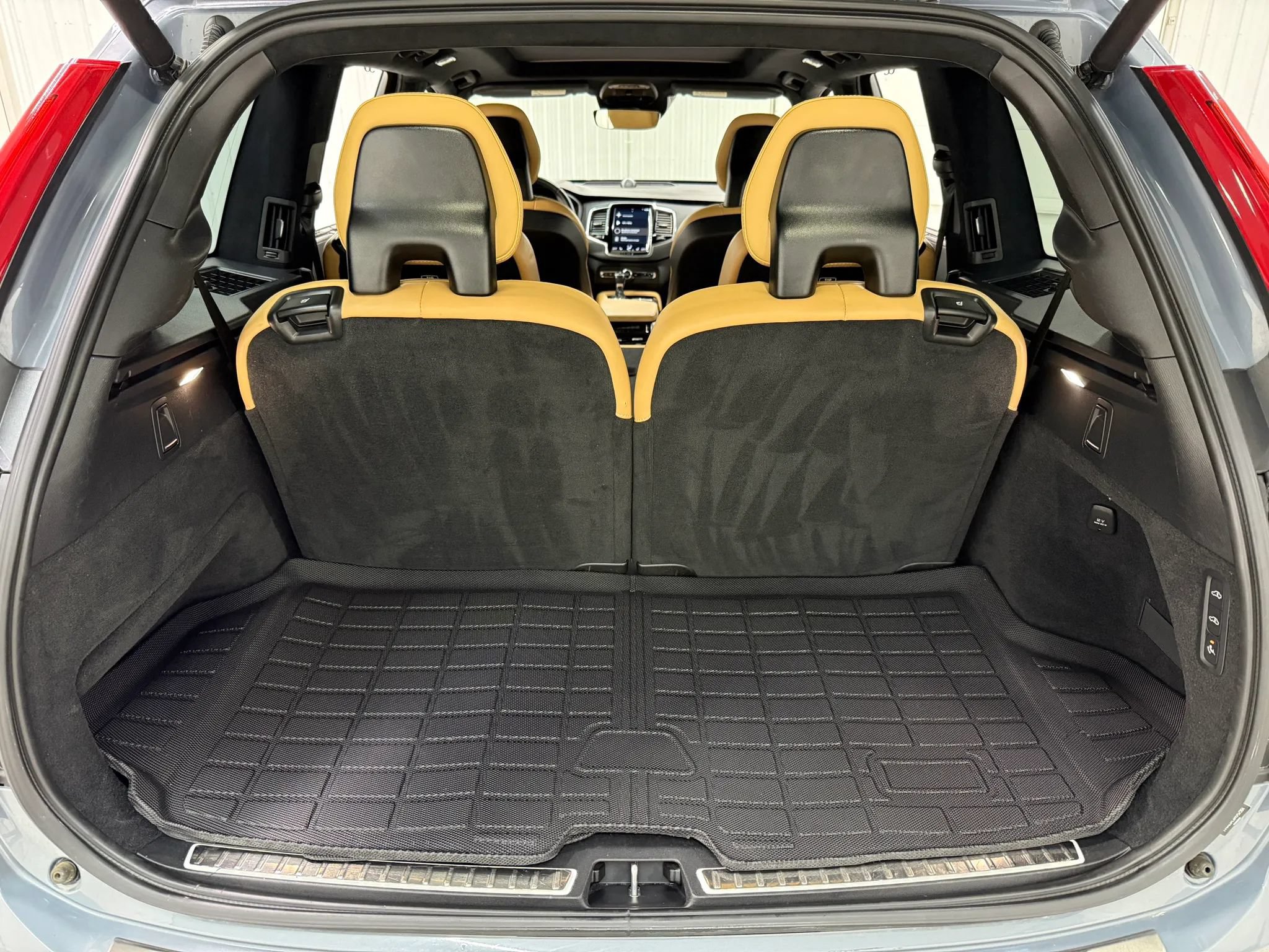 Used 2021 Volvo XC90 T6 Inscription w/ Lounge Package AWD/4WD image 18