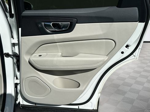 Used 2022 Volvo XC60 B5 Inscription w/ Advanced Package image 31