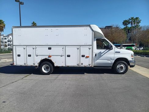 Used 2013 Ford E-450 and Econoline 450 Super Duty w/ Interior Upgrade Pkg image 4