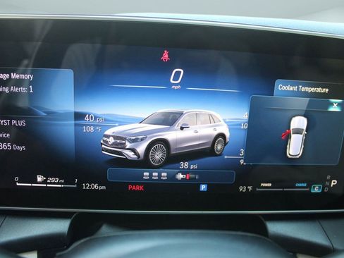 Used 2026 Mercedes-Benz GLC 300 image 22