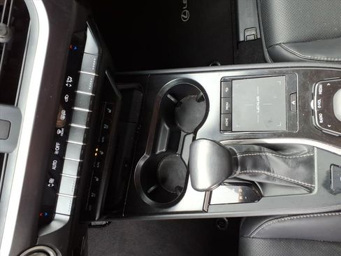 Used 2022 Lexus UX 200 w/ Premium Package image 22