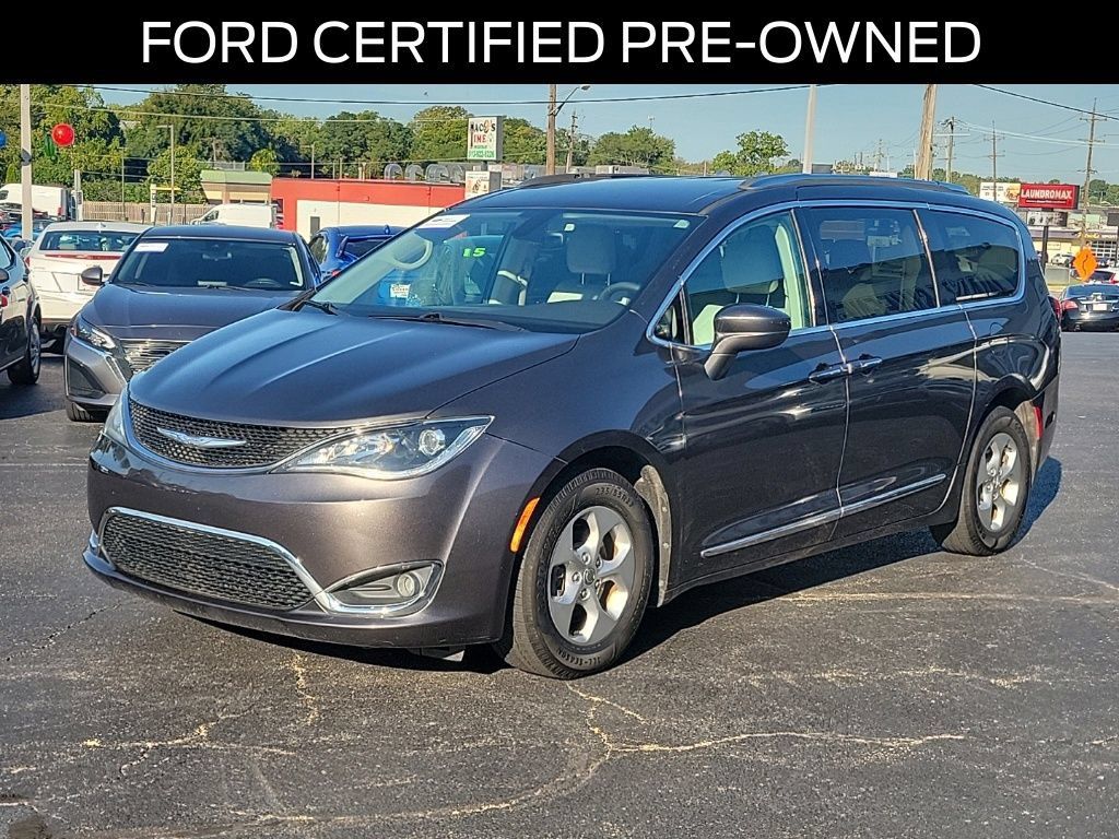 Used 2017 Chrysler Pacifica Touring-L Plus FWD image 2