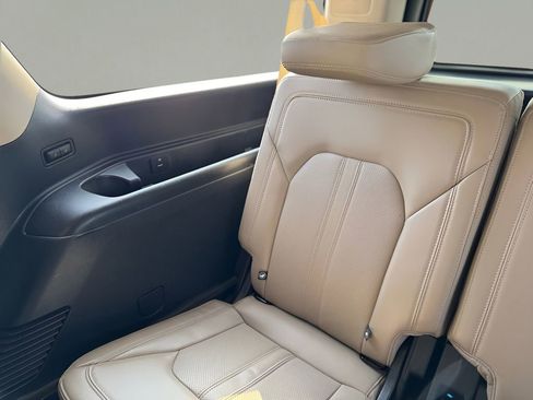 Used 2024 Ford Expedition Max Limited image 14