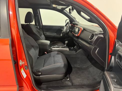Used 2016 Toyota Tacoma TRD Sport AWD/4WD image 22