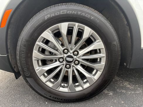 Used 2024 Cadillac XT4 Premium Luxury w/ Active Safety Package AWD/4WD image 9