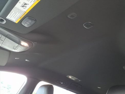 New 2027 Chrysler Pacifica Select AWD/4WD image 21