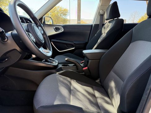 Used 2025 Kia Soul LX w/ LX Technology Package image 27