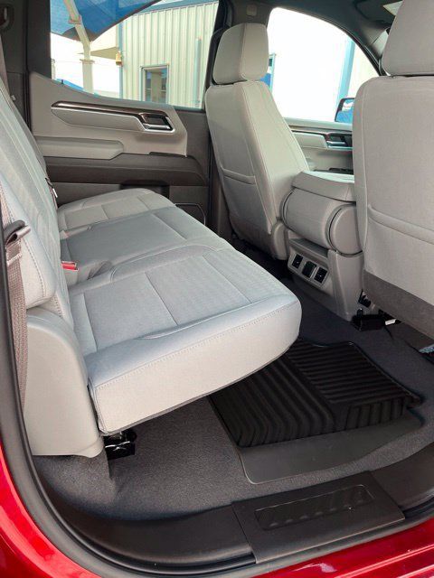 Used 2023 Chevrolet Silverado 1500 LT AWD/4WD image 9