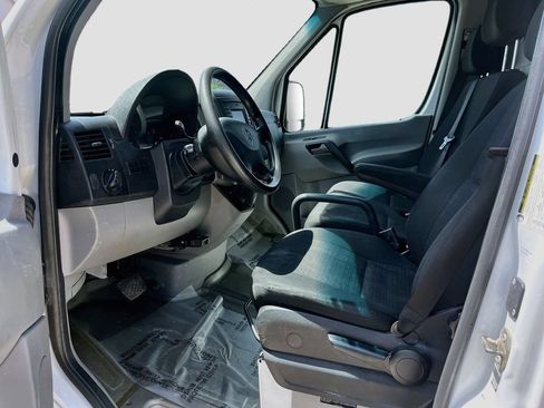 Used 2015 Mercedes-Benz Sprinter 2500 image 18