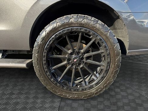 Used 2018 Ford Expedition Limited w/ Equipment Group 301A image 17