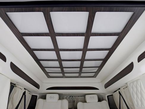 Used 2017 Cadillac Escalade ESV Luxury image 34