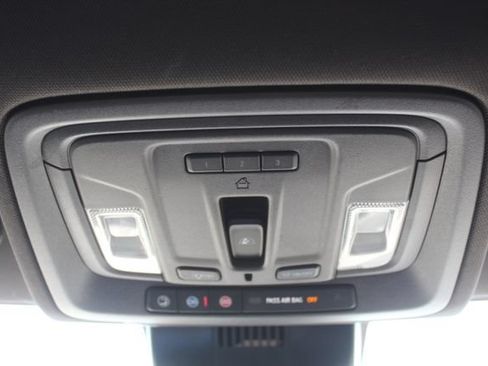 Used 2025 GMC Sierra 1500 SLT AWD/4WD image 32