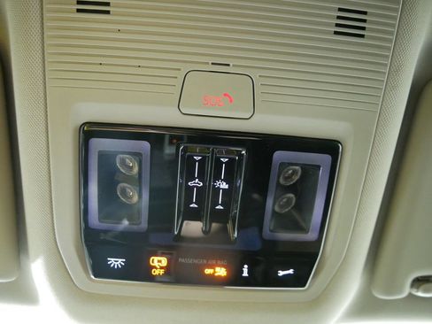 Used 2024 Volkswagen Atlas SE w/ Panoramic Sunroof Package AWD/4WD image 32
