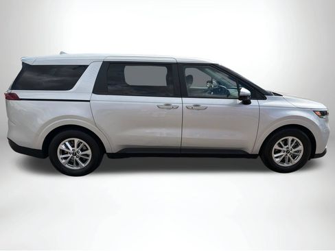 Used 2023 Kia Carnival LX FWD image 8