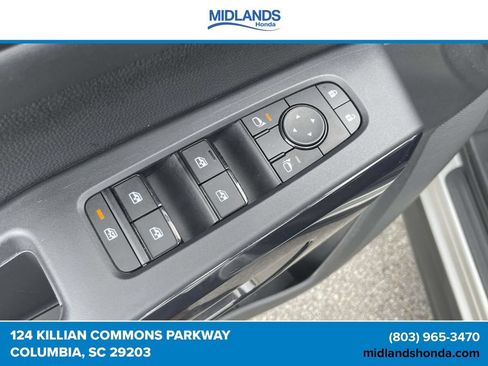 Used 2025 Nissan Pathfinder SV FWD image 17