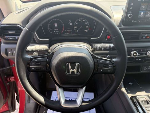 Used 2024 Honda Pilot Touring image 18