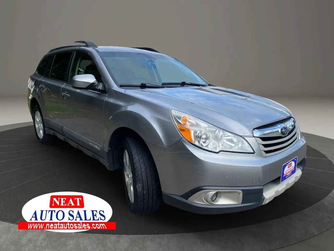 Used 2010 Subaru Outback 2.5i Limited AWD/4WD image 3