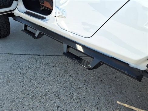 Used 2021 Jeep Gladiator Sport image 19