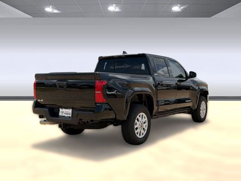 Used 2025 Toyota Tacoma SR5 AWD/4WD image 9