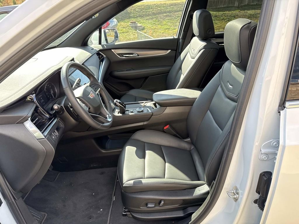 New 2025 Cadillac XT6 Luxury FWD image 14
