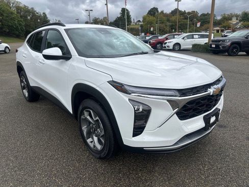 New 2026 Chevrolet Trax LT w/ Driver Confidence Package image 12