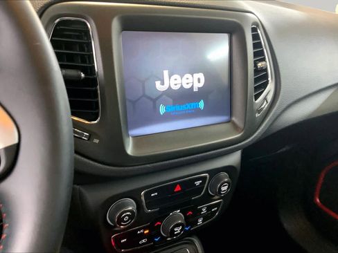 Used 2019 Jeep Compass Trailhawk AWD/4WD image 6