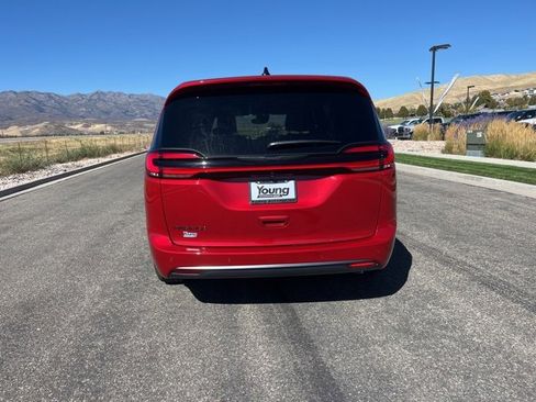New 2026 Chrysler Pacifica Select image 5