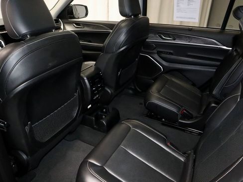 Used 2022 Jeep Grand Cherokee L Limited w/ Luxury Tech Group II AWD/4WD image 22