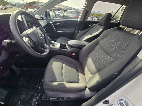 Used 2025 Toyota RAV4 XLE image 22