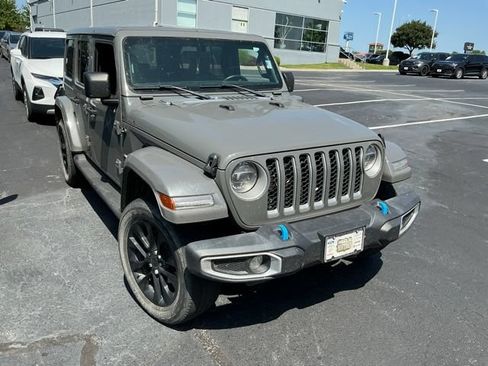 Used 2022 Jeep Wrangler Unlimited Sahara w/ Cold Weather Group AWD/4WD image 3
