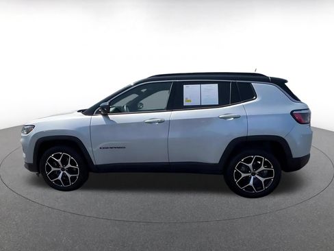 Used 2025 Jeep Compass Limited AWD/4WD image 9