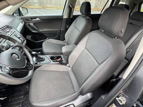 Used 2020 Volkswagen Tiguan S image 8