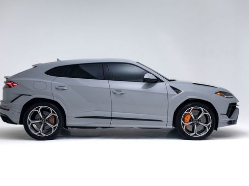 Used 2024 Lamborghini Urus S AWD/4WD image 2