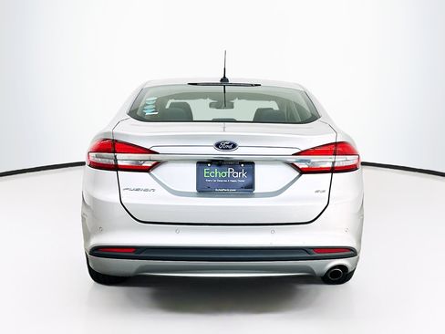 Used 2017 Ford Fusion SE image 7