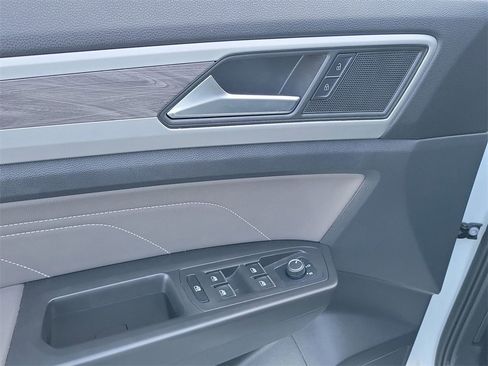 Used 2022 Volkswagen Atlas Cross Sport SE image 23