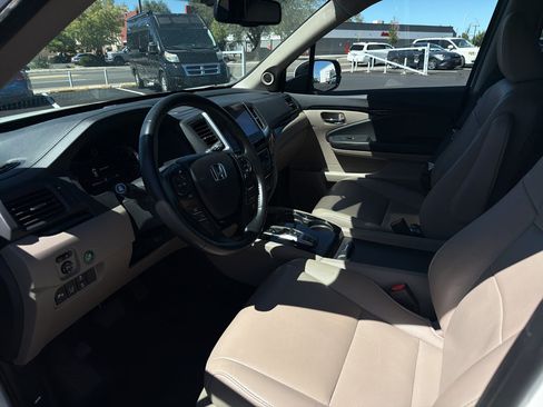 Used 2017 Honda Pilot Touring image 8