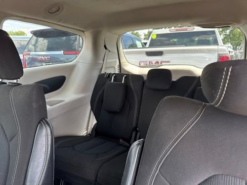 Used 2023 Chrysler Voyager LX FWD image 13